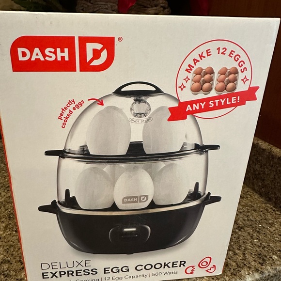 DASH Deluxe Rapid Egg Cooker for Hard Boiled, Poached, Scrambled Eggs & Omelets - Picture 3 of 5